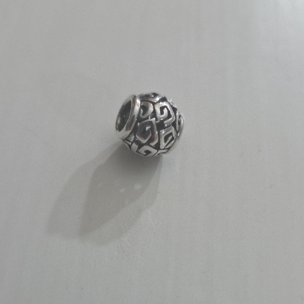 Pretty Sterling Silver Pandora Charm In Excellent Condition!